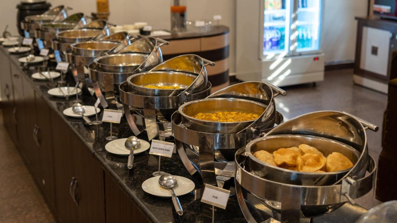 Niranjana Hotel Bodhgaya Bagian luar foto