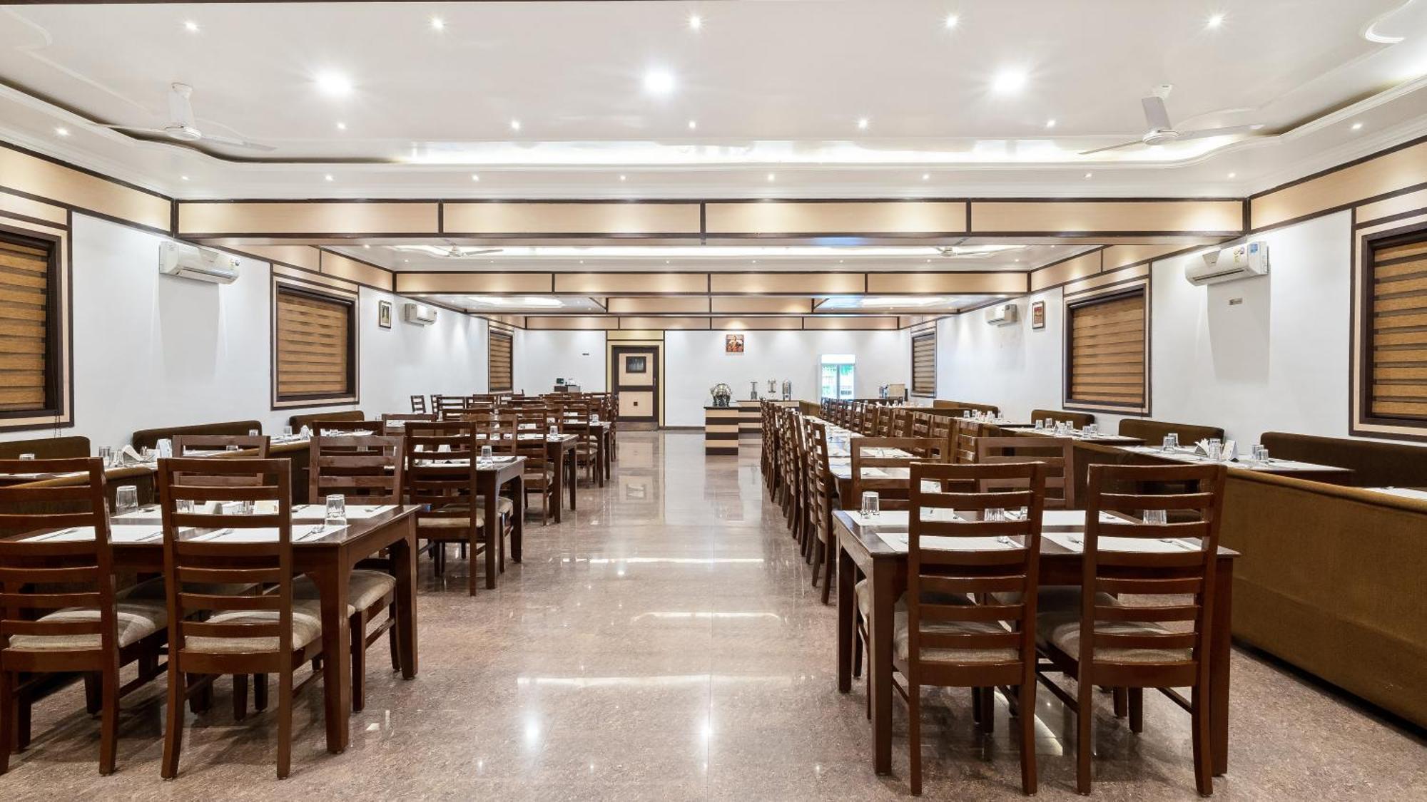 Niranjana Hotel Bodhgaya Bagian luar foto