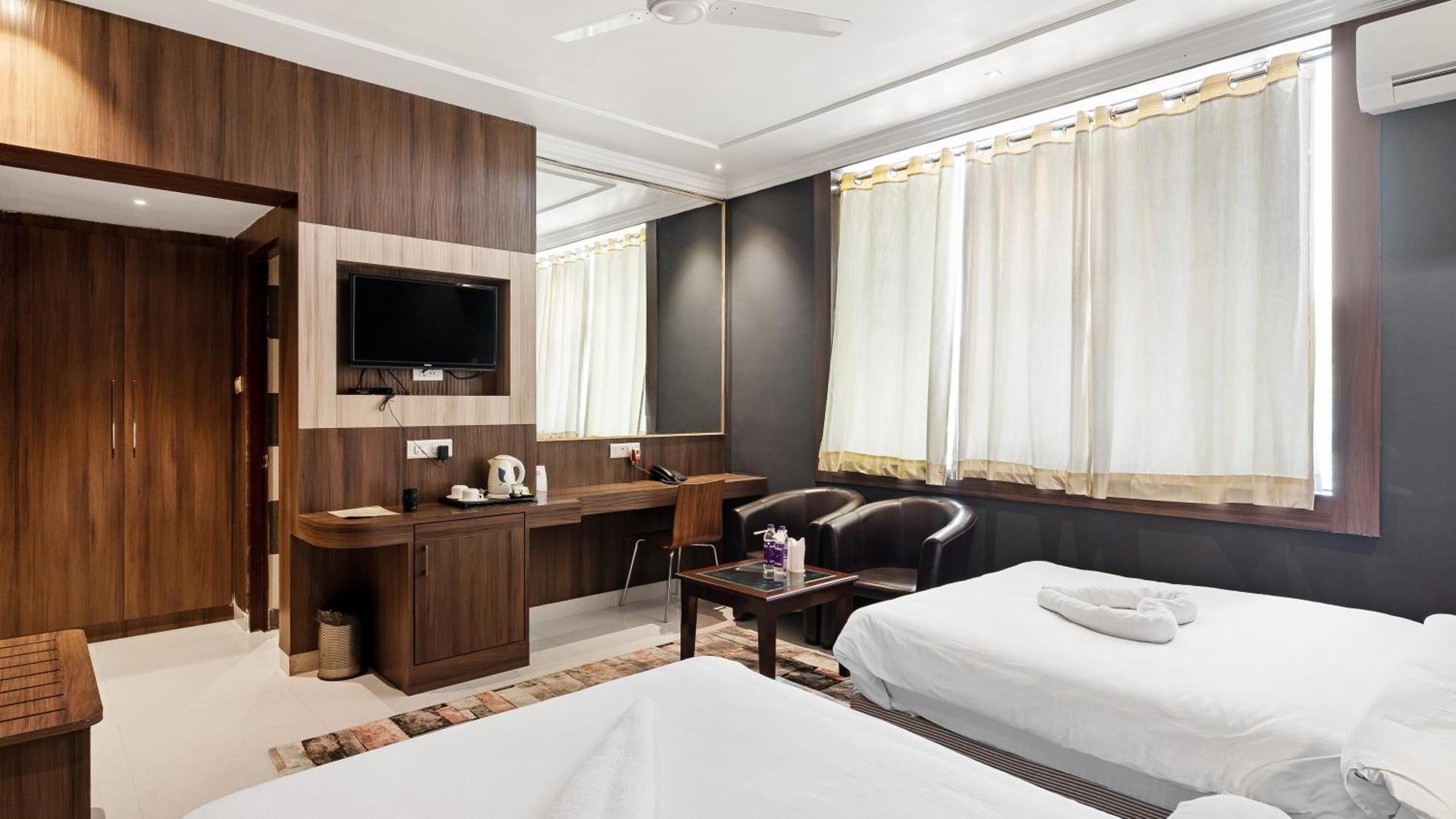 Niranjana Hotel Bodhgaya Bagian luar foto