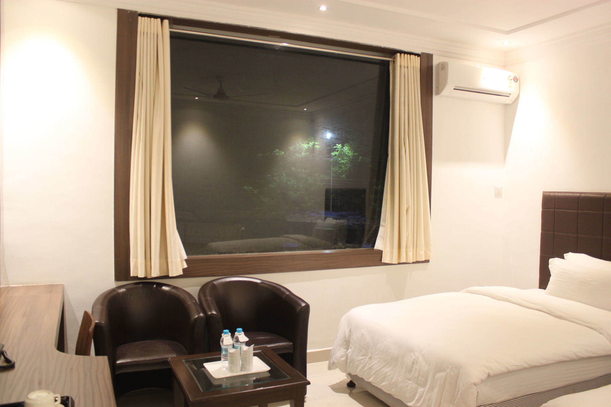 Niranjana Hotel Bodhgaya Ruang foto
