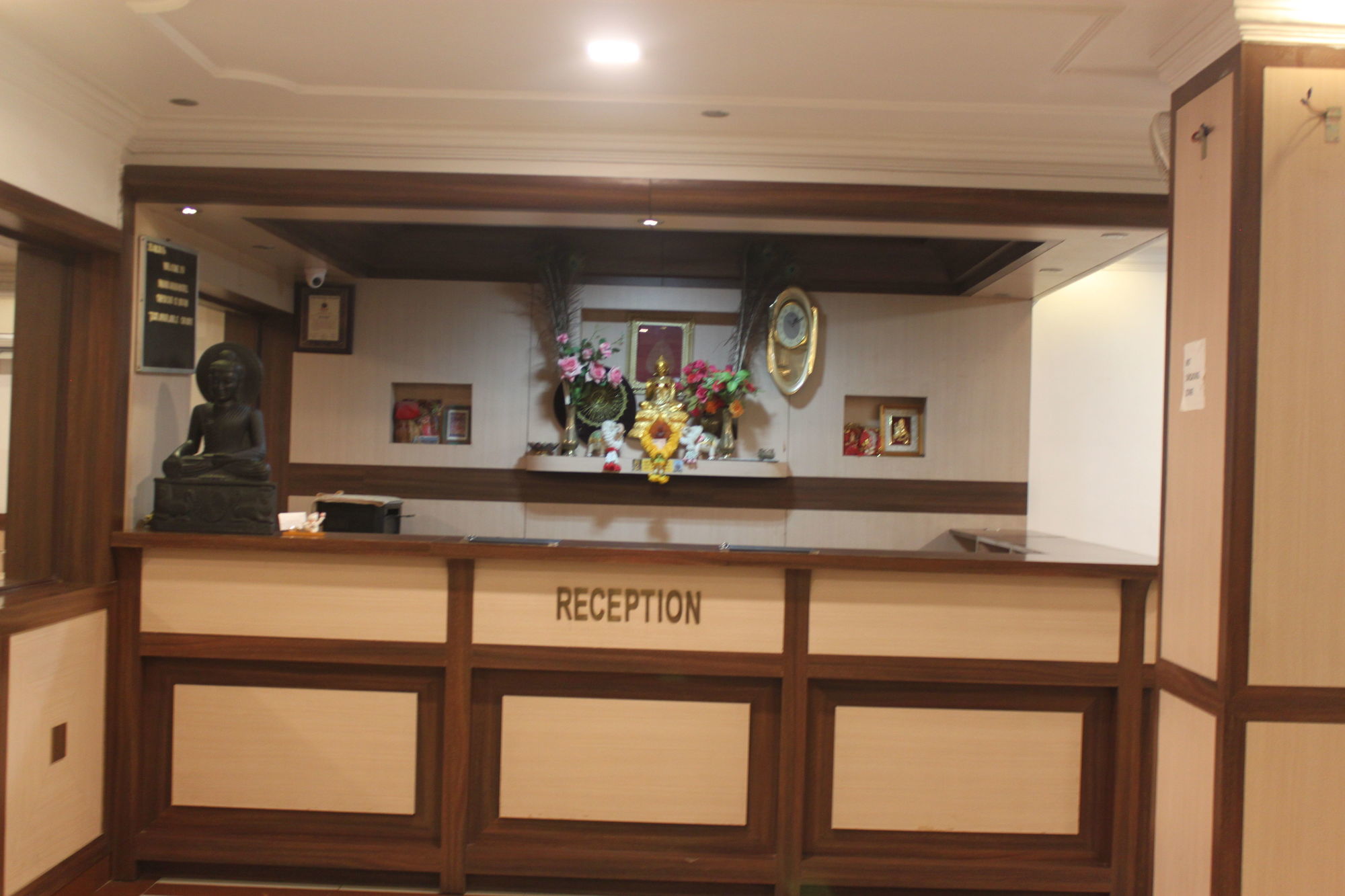 Niranjana Hotel Bodhgaya Interior foto