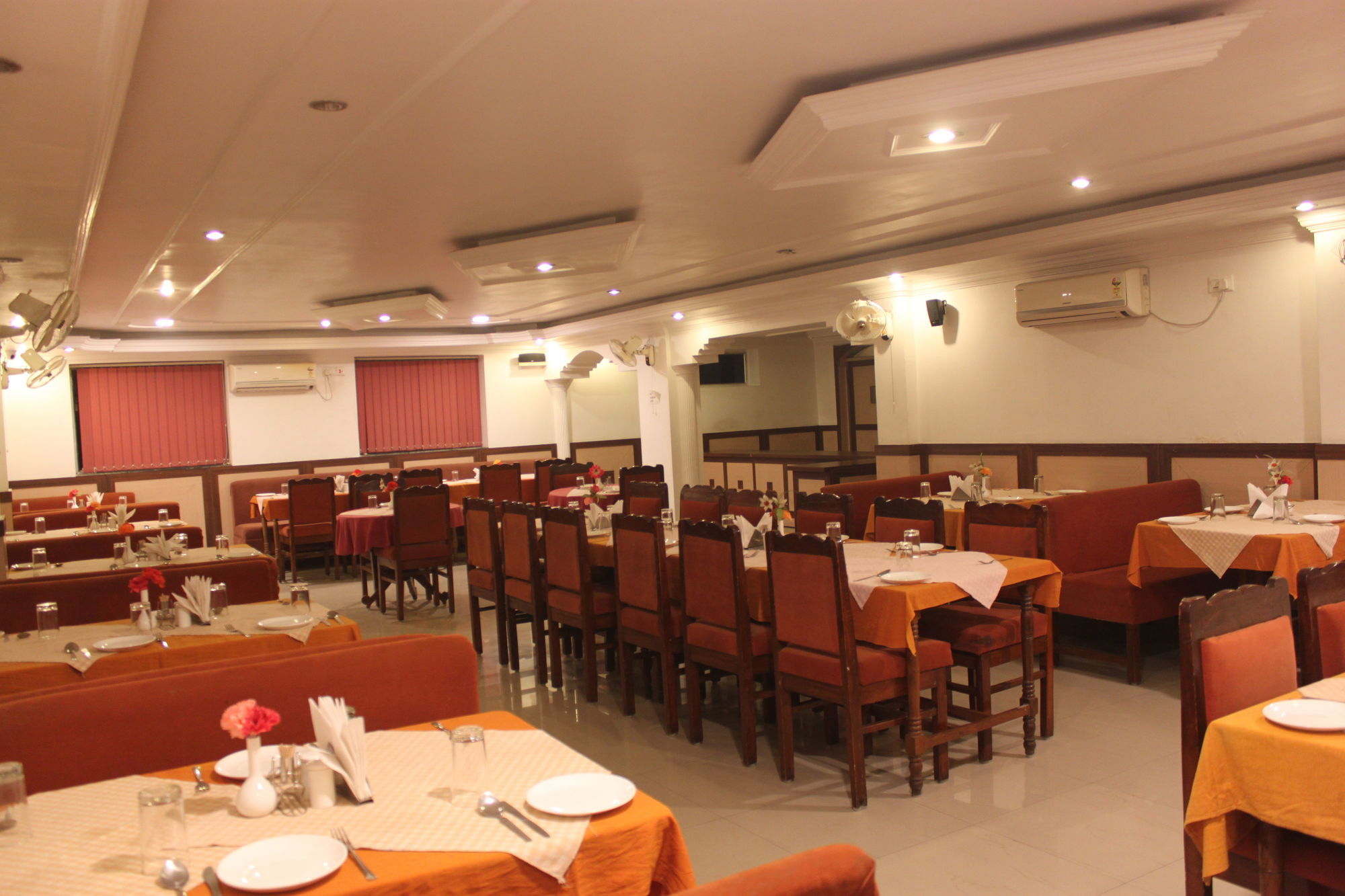 Niranjana Hotel Bodhgaya Restoran foto