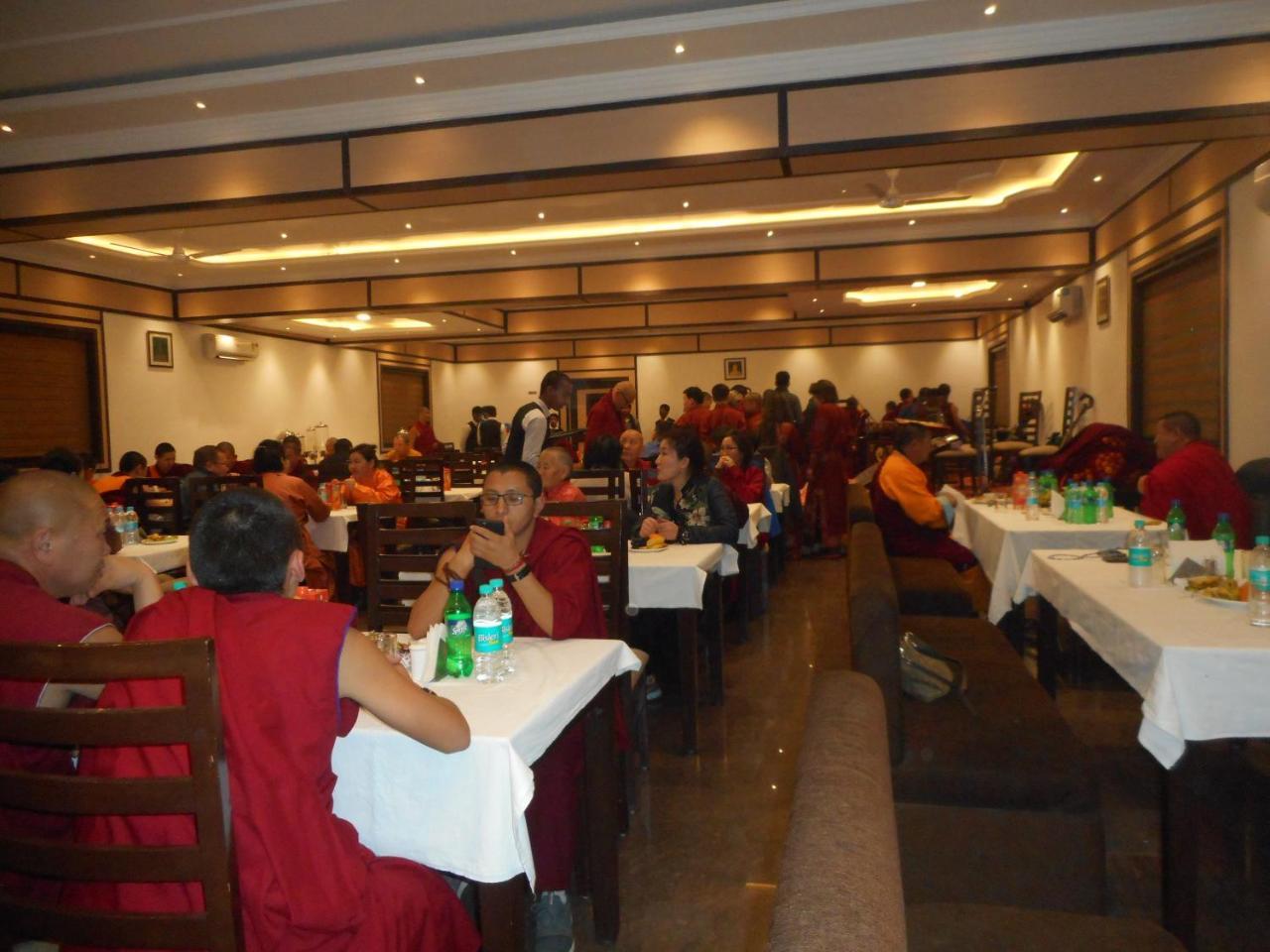 Niranjana Hotel Bodhgaya Bagian luar foto