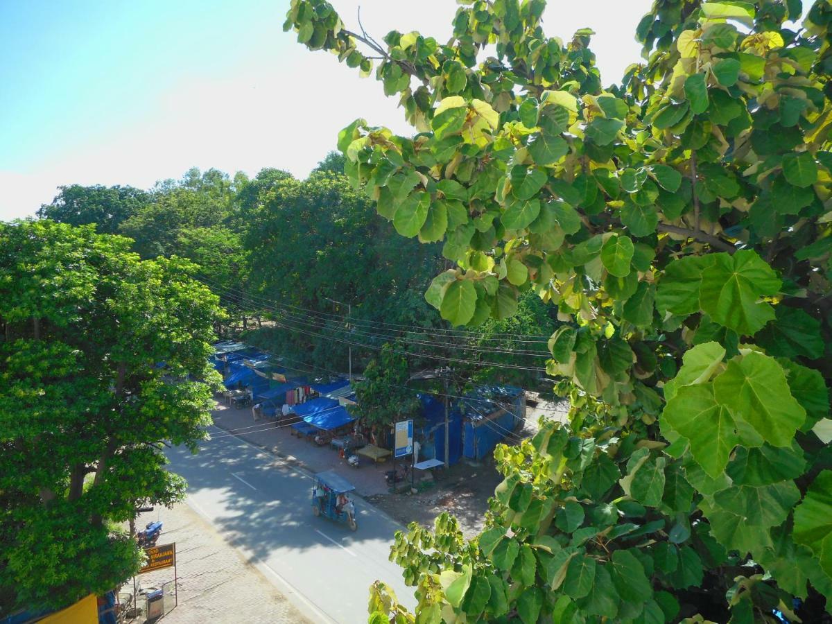Niranjana Hotel Bodhgaya Bagian luar foto
